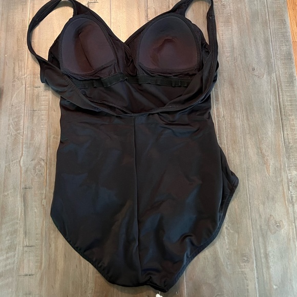 💦Miraclesuit💦 Black One Piece Swimsuit - Picture 3 of 6